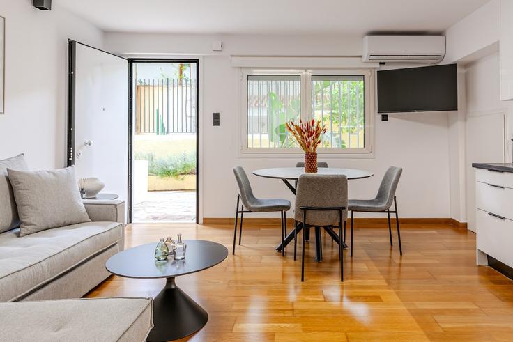 East Athens, Athens에 위치한 Building Litous - noble-living - 1548673 유닛의 세련된 인테리어가 돋보이는 거실