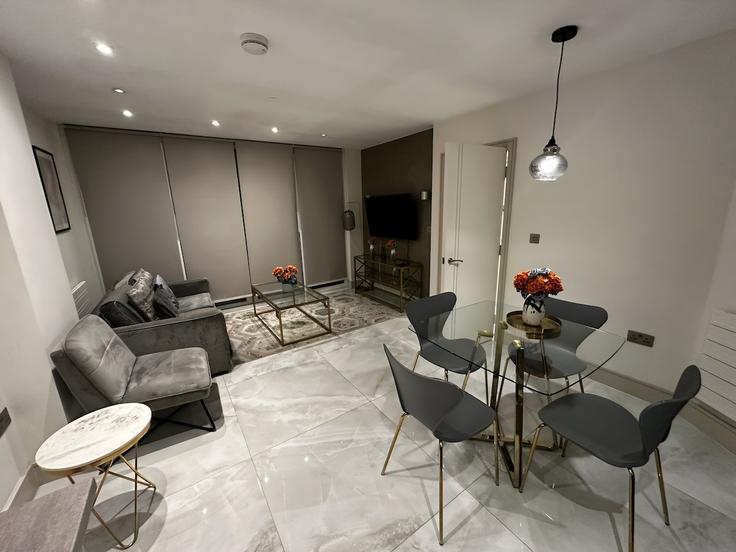 London Borough of Brent, Wembley에 위치한 Building Wembley Park Drive - noir-collective - 1515805 유닛의 세련된 인테리어가 돋보이는 거실