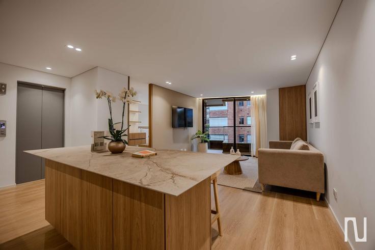 Building Carrera 17a - nok - 1691785 adresindeki bir dairede modern mobilyalarla zarif bir şekilde tasarlanmış oturma odası Usaquén, Bogotá Building Carrera 17a - nok - 1691785 adresindeki bir dairede modern mobilyalarla zarif bir şekilde tasarlanmış oturma odası Usaquén, Bogotá