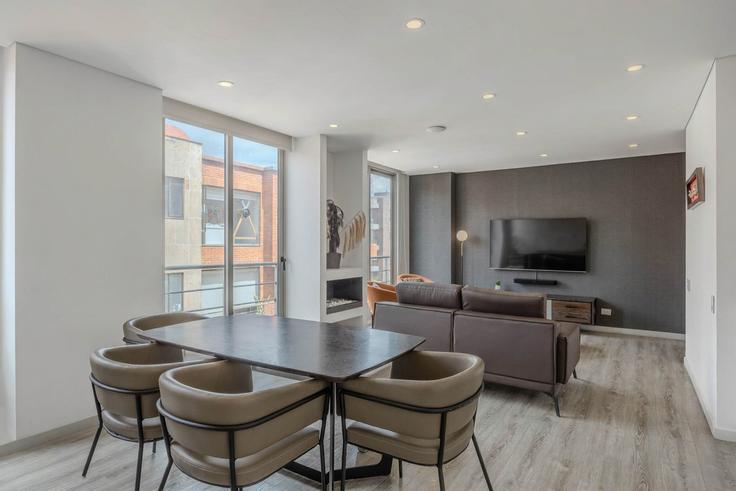 Usaquén, Bogotá에 위치한 Building Carrera 21 - nok - 1289674 - COL 아파트의 세련된 인테리어가 돋보이는 거실