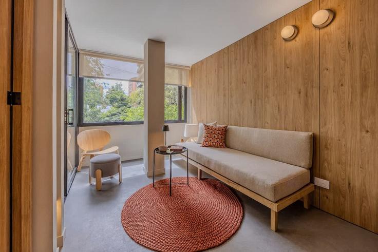 Bogotá ChapineroのBuilding Calle 84A - nok - 1406961のアパートメントにある、モダンな家具を備えたエレガントなデザインのリビングルーム Bogotá ChapineroのBuilding Calle 84A - nok - 1406961のアパートメントにある、モダンな家具を備えたエレガントなデザインのリビングルーム
