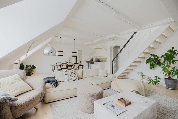 Copenhagen CopenhagenのBuilding Esplanaden - nomad-properties-aps - 1310852 - DNKのアパートメントにある、モダンな家具を備えたエレガントなデザインのリビングルーム Copenhagen CopenhagenのBuilding Esplanaden - nomad-properties-aps - 1310852 - DNKのアパートメントにある、モダンな家具を備えたエレガントなデザインのリビングルーム