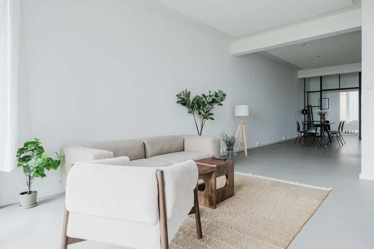 Elegant gestaltetes Wohnzimmer mit moderner Einrichtung in einer Wohnung im Building Drechselsgade - nomad-properties - 1696605 in Copenhagen, Copenhagen Elegant gestaltetes Wohnzimmer mit moderner Einrichtung in einer Wohnung im Building Drechselsgade - nomad-properties - 1696605 in Copenhagen, Copenhagen