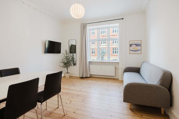Salle de séjour élégante avec mobilier moderne dans un appartement à Building Gammel Jernbanevej - nomad-properties - 1696620 à Copenhagen, Copenhagen
