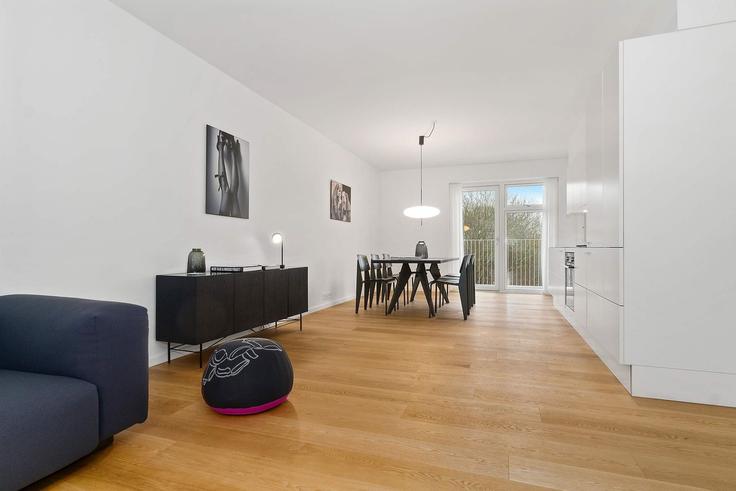Elegant gestaltetes Wohnzimmer mit moderner Einrichtung in einer Wohnung im Building Hilmar Baunsgaards Boulevard - nomad-properties - 1696584 in Copenhagen, Copenhagen Elegant gestaltetes Wohnzimmer mit moderner Einrichtung in einer Wohnung im Building Hilmar Baunsgaards Boulevard - nomad-properties - 1696584 in Copenhagen, Copenhagen
