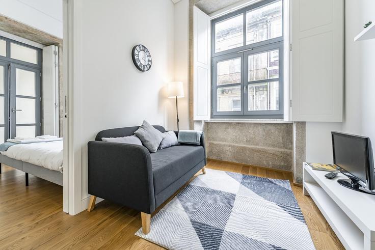 Salle de séjour élégante avec mobilier moderne dans un appartement à Building Rua Formosa - nomads-apartamentos-turisticos-sociedade-unipessoa - 1589143 à União das freguesias de Cedofeita, Santo Ildefonso, Sé, Miragaia, São Nicolau e Vitória, Porto Salle de séjour élégante avec mobilier moderne dans un appartement à Building Rua Formosa - nomads-apartamentos-turisticos-sociedade-unipessoa - 1589143 à União das freguesias de Cedofeita, Santo Ildefonso, Sé, Miragaia, São Nicolau e Vitória, Porto