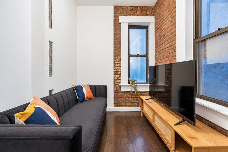 Building Forsyth Street - noomi - 1013662 - NYC adresindeki bir dairede modern mobilyalarla zarif bir şekilde tasarlanmış oturma odası Manhattan, New York Building Forsyth Street - noomi - 1013662 - NYC adresindeki bir dairede modern mobilyalarla zarif bir şekilde tasarlanmış oturma odası Manhattan, New York