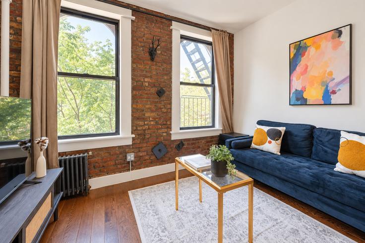 Building Forsyth Street - noomi - 1031714 - NYC adresindeki bir dairede modern mobilyalarla zarif bir şekilde tasarlanmış oturma odası Manhattan, New York Building Forsyth Street - noomi - 1031714 - NYC adresindeki bir dairede modern mobilyalarla zarif bir şekilde tasarlanmış oturma odası Manhattan, New York