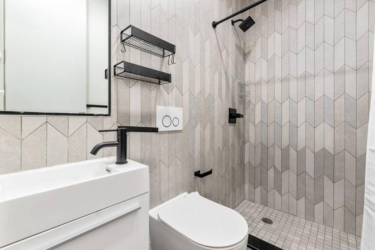 Brooklyn, New York의 Building Metropolitan Avenue - noomi - 1013674 - NYC에 위치한 세련되고 감각적으로 디자인된 욕실