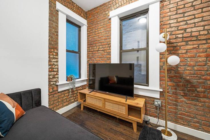 Building Forsyth Street - noomi - 1013662 - NYC adresindeki bir dairede modern mobilyalarla zarif bir şekilde tasarlanmış oturma odası Manhattan, New York Building Forsyth Street - noomi - 1013662 - NYC adresindeki bir dairede modern mobilyalarla zarif bir şekilde tasarlanmış oturma odası Manhattan, New York