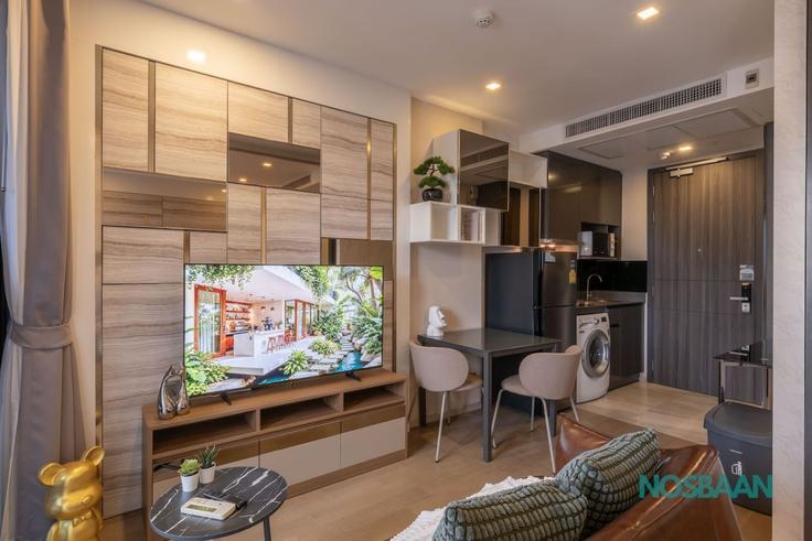 Elegant gestaltetes Wohnzimmer mit moderner Einrichtung in einer Wohnung im Building Sukhumvit 21 Road - nosbaan - 1351763 in Watthana, Bangkok Elegant gestaltetes Wohnzimmer mit moderner Einrichtung in einer Wohnung im Building Sukhumvit 21 Road - nosbaan - 1351763 in Watthana, Bangkok