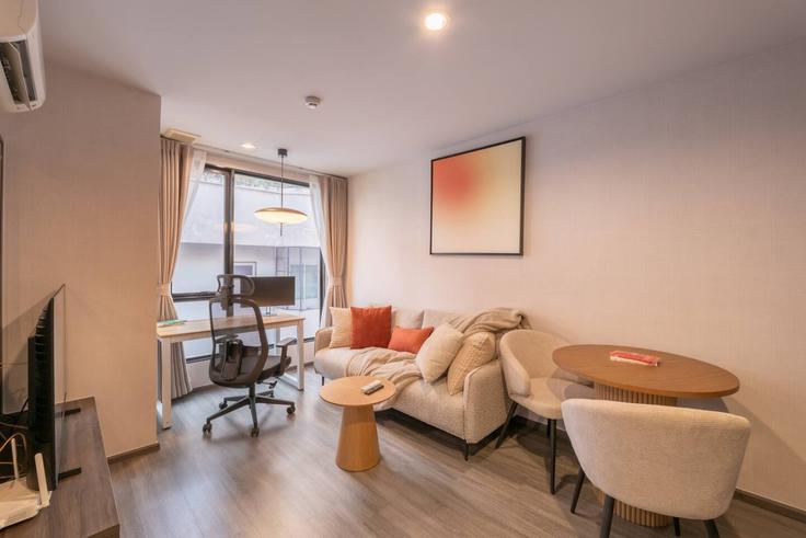 Khlong Toei, Bangkok에 위치한 Building Suk Chai Alley - nosbaan - 1363376 아파트의 세련된 인테리어가 돋보이는 거실