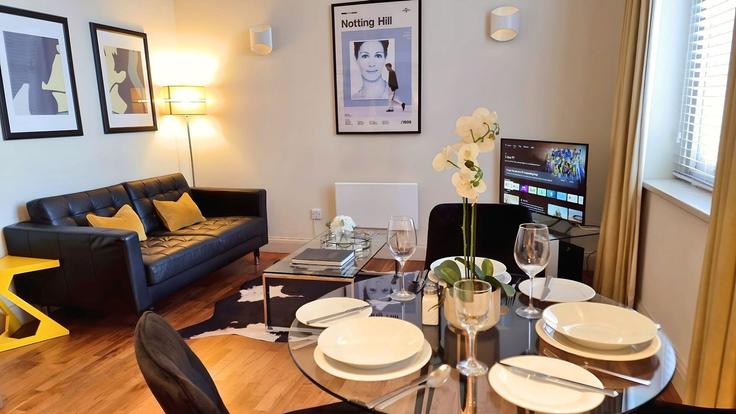 Salle de séjour élégante avec mobilier moderne dans un appartement à Building Ladbroke Grove - notting-hill-rentals - 1472415 à Royal Borough of Kensington and Chelsea, London Salle de séjour élégante avec mobilier moderne dans un appartement à Building Ladbroke Grove - notting-hill-rentals - 1472415 à Royal Borough of Kensington and Chelsea, London