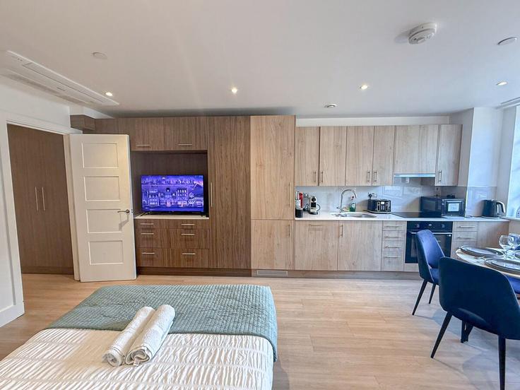 Salle de séjour élégante avec mobilier moderne dans un appartement à Building Frampton Street - nournest-apartments - 1547275 à City of Westminster, London