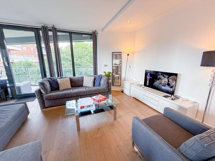 London Borough of Southwark, London에 위치한 Building Dunsterville Way - nournest-apartments - 1547281 유닛의 세련된 인테리어가 돋보이는 거실