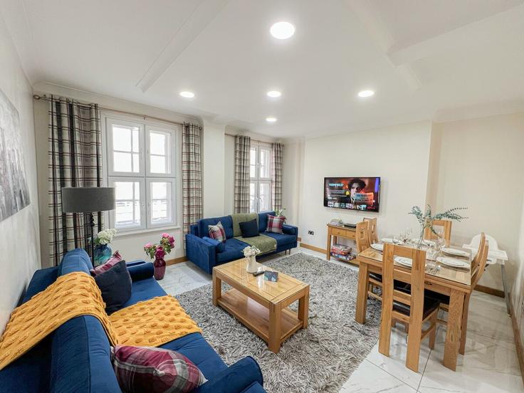 Elegantly designed living room with modern furnishings in an apartment at Building George Street - nournest-apartments - 1547296 in City of Westminster, London