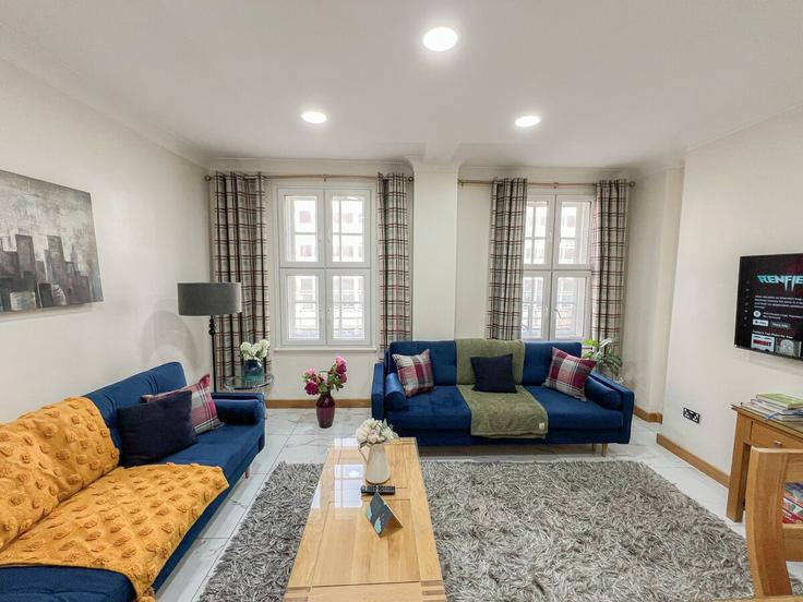 Salle de séjour élégante avec mobilier moderne dans un appartement à Building George Street - nournest-apartments - 1547296 à City of Westminster, London