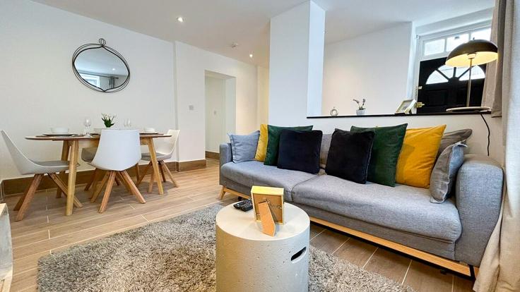 Building Meadow Road - nournest-apartments - 1547292 adresindeki bir dairede modern mobilyalarla zarif bir şekilde tasarlanmış oturma odası London Borough of Lambeth, London