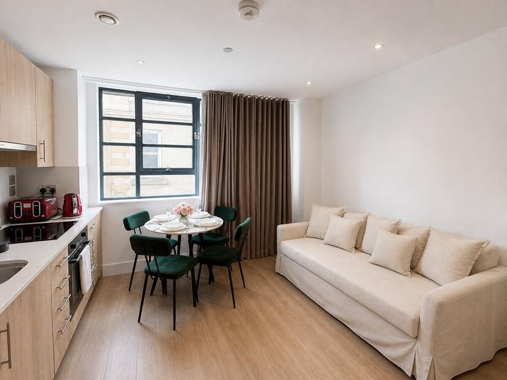 Salle de séjour élégante avec mobilier moderne dans un appartement à Building Edgware Road - nournest-apartments - 1547274 à City of Westminster, London