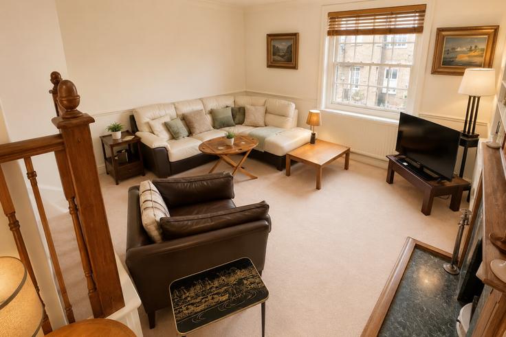 Sala de estar elegantemente projetada com móveis modernos em um apartamento no Building South Audley Street - nournest-apartments - 1571034 em City of Westminster, London