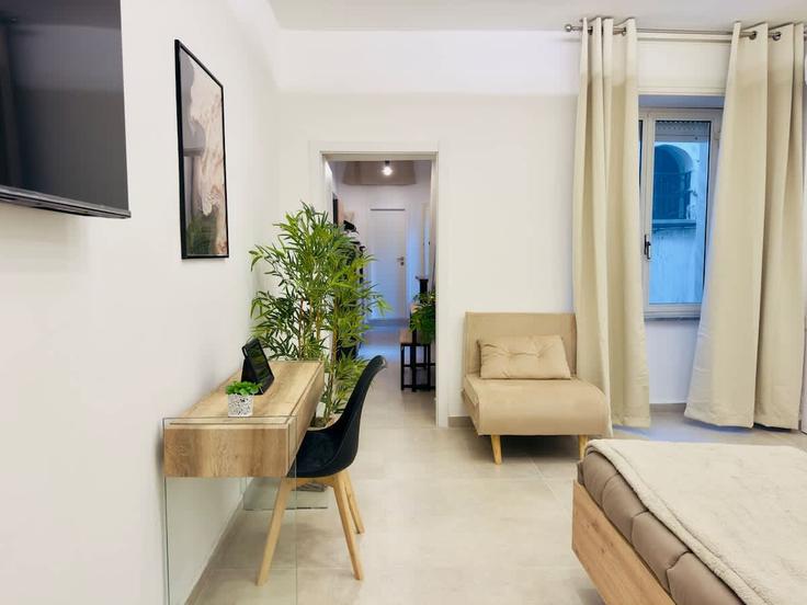Building Via Pallonetto Santa Lucia - nova-accommodations - 1603132 adresindeki bir dairede modern mobilyalarla zarif bir şekilde tasarlanmış oturma odası Naples, Naples