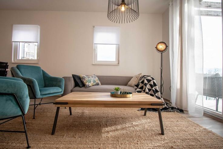 Sala de estar elegantemente projetada com móveis modernos em um apartamento no Building Diminići - nowarent - 1363940 em Sveti Lovreč Labinski, Sveti Lovreč Labinski Sala de estar elegantemente projetada com móveis modernos em um apartamento no Building Diminići - nowarent - 1363940 em Sveti Lovreč Labinski, Sveti Lovreč Labinski