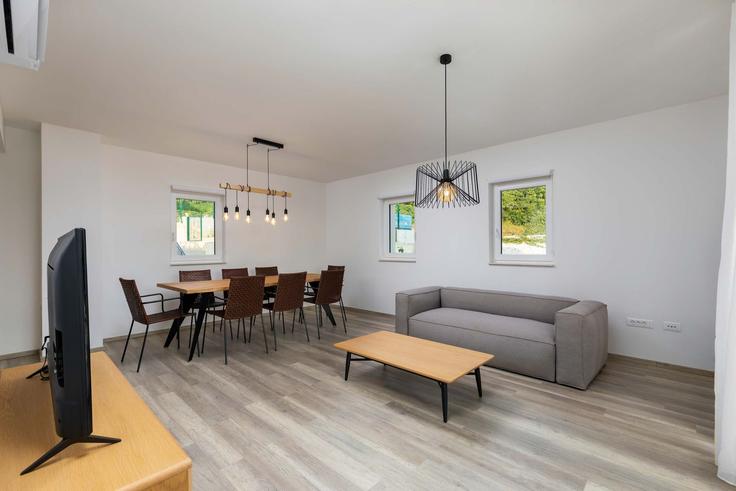 Sveti Lovreč Labinski, Sveti Lovreč Labinski에 위치한 Building Diminići - nowarent - 1363941 유닛의 세련된 인테리어가 돋보이는 거실 Sveti Lovreč Labinski, Sveti Lovreč Labinski에 위치한 Building Diminići - nowarent - 1363941 유닛의 세련된 인테리어가 돋보이는 거실