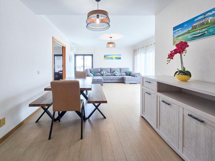 Portimão, Portimão에 위치한 Building Rua Engenheiro Francisco Bívar - nuris2u-lda - 1337470 아파트의 세련된 인테리어가 돋보이는 거실