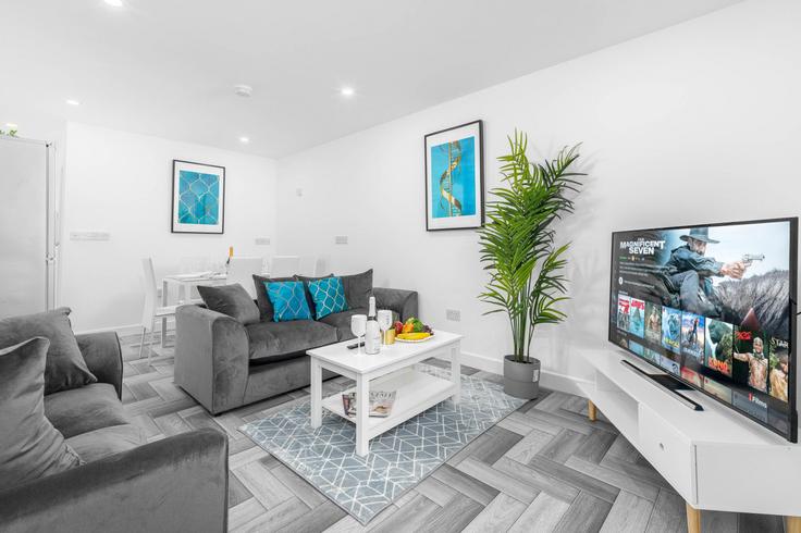 Elegant gestaltetes Wohnzimmer mit moderner Einrichtung in einer Wohnung im Building Queens Head Road - nuvo-hotel-group-ltd - 1537823 in Birmingham District, Birmingham Elegant gestaltetes Wohnzimmer mit moderner Einrichtung in einer Wohnung im Building Queens Head Road - nuvo-hotel-group-ltd - 1537823 in Birmingham District, Birmingham