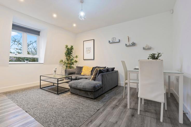 Sala de estar elegantemente projetada com móveis modernos em um apartamento no Building Tollhouse Way - nuvo-hotel-group-ltd - 1537839 em Sandwell District, Smethwick Sala de estar elegantemente projetada com móveis modernos em um apartamento no Building Tollhouse Way - nuvo-hotel-group-ltd - 1537839 em Sandwell District, Smethwick