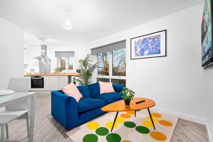 Elegante sala de estar con mobiliario moderno en un apartamento en Building Chester Road - nuvo-hotel-group-ltd - 1537860 en Sandwell District, Cradley Heath Elegante sala de estar con mobiliario moderno en un apartamento en Building Chester Road - nuvo-hotel-group-ltd - 1537860 en Sandwell District, Cradley Heath