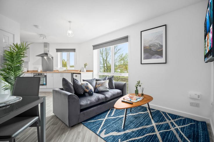 Elegante sala de estar con mobiliario moderno en un apartamento en Building Chester Road - nuvo-hotel-group-ltd - 1537861 en Sandwell District, Cradley Heath Elegante sala de estar con mobiliario moderno en un apartamento en Building Chester Road - nuvo-hotel-group-ltd - 1537861 en Sandwell District, Cradley Heath