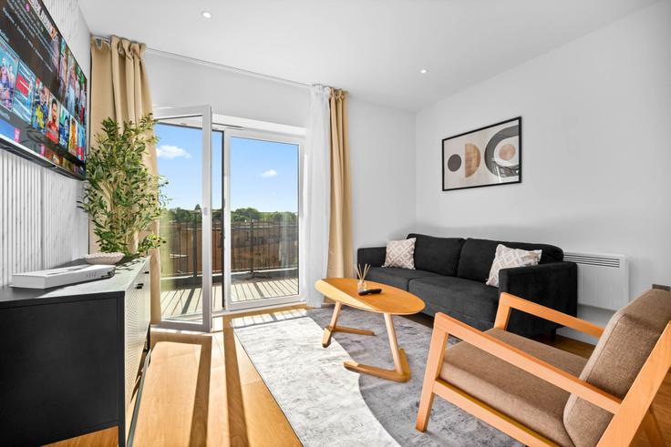 Salle de séjour élégante avec mobilier moderne dans un appartement à Building Hooper Street - nuvo-hotel-group-ltd - 1537924 à Birmingham District, Birmingham Salle de séjour élégante avec mobilier moderne dans un appartement à Building Hooper Street - nuvo-hotel-group-ltd - 1537924 à Birmingham District, Birmingham