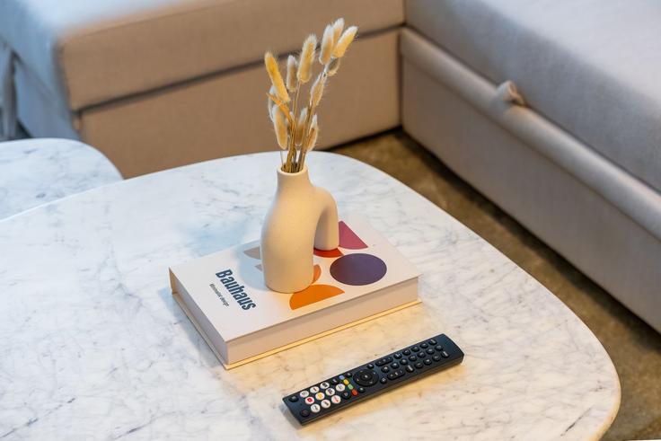 Elegantly designed living room with modern furnishings in an apartment at Building Cluster D - oak-tree-vacation-homes-rental - 1316330 in JLT, Dubai Elegantly designed living room with modern furnishings in an apartment at Building Cluster D - oak-tree-vacation-homes-rental - 1316330 in JLT, Dubai