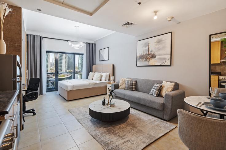 Dubai JLTのBuilding Tariaq Bedon Esm - oak-tree-vacation-homes-rental - 1316317のアパートメントにある、モダンな家具を備えたエレガントなデザインのリビングルーム Dubai JLTのBuilding Tariaq Bedon Esm - oak-tree-vacation-homes-rental - 1316317のアパートメントにある、モダンな家具を備えたエレガントなデザインのリビングルーム