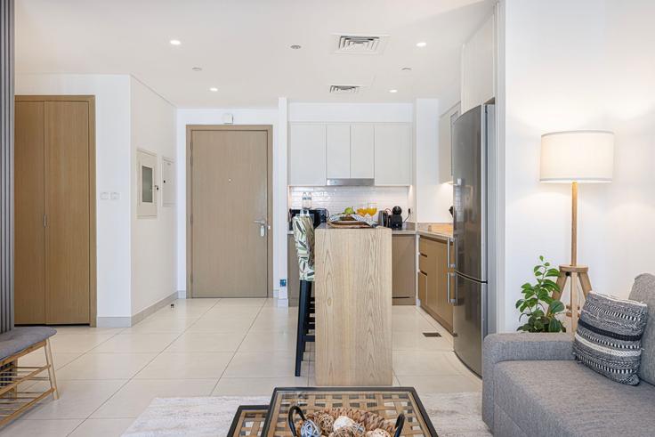 Elegant gestaltetes Wohnzimmer mit moderner Einrichtung in einer Wohnung im Building Tariaq Bedon Esm - oak-tree-vacation-homes-rental - 1316334 in Al Kheeran First, Dubai Elegant gestaltetes Wohnzimmer mit moderner Einrichtung in einer Wohnung im Building Tariaq Bedon Esm - oak-tree-vacation-homes-rental - 1316334 in Al Kheeran First, Dubai