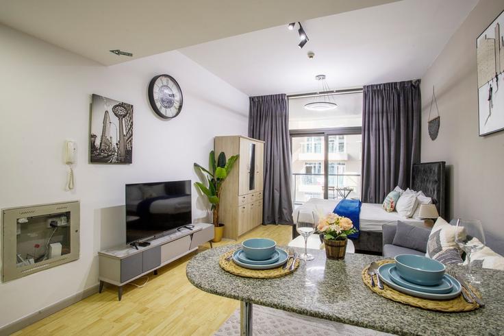 Dubai Silicon Oasis, Dubai에 위치한 Building Tariaq Bedon Esm - oak-tree-vacation-homes-rental - 1316323 유닛의 세련된 인테리어가 돋보이는 거실 Dubai Silicon Oasis, Dubai에 위치한 Building Tariaq Bedon Esm - oak-tree-vacation-homes-rental - 1316323 유닛의 세련된 인테리어가 돋보이는 거실