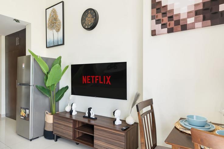 Salle de séjour élégante avec mobilier moderne dans un appartement à Building Estella 2 St - oak-tree-vacation-homes-rental - 1316333 à Dubai, Dubai Salle de séjour élégante avec mobilier moderne dans un appartement à Building Estella 2 St - oak-tree-vacation-homes-rental - 1316333 à Dubai, Dubai