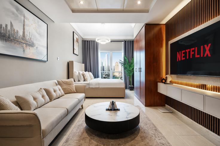 Dubai JLTのBuilding Cluster B - oak-tree-vacation-homes-rental - 1316354のアパートメントにある、モダンな家具を備えたエレガントなデザインのリビングルーム