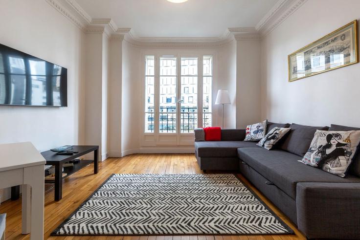 Paris 15th arrondissementのBuilding Avenue Emile Zola - oasis - 1013573のアパートメントにある、モダンな家具を備えたエレガントなデザインのリビングルーム Paris 15th arrondissementのBuilding Avenue Emile Zola - oasis - 1013573のアパートメントにある、モダンな家具を備えたエレガントなデザインのリビングルーム