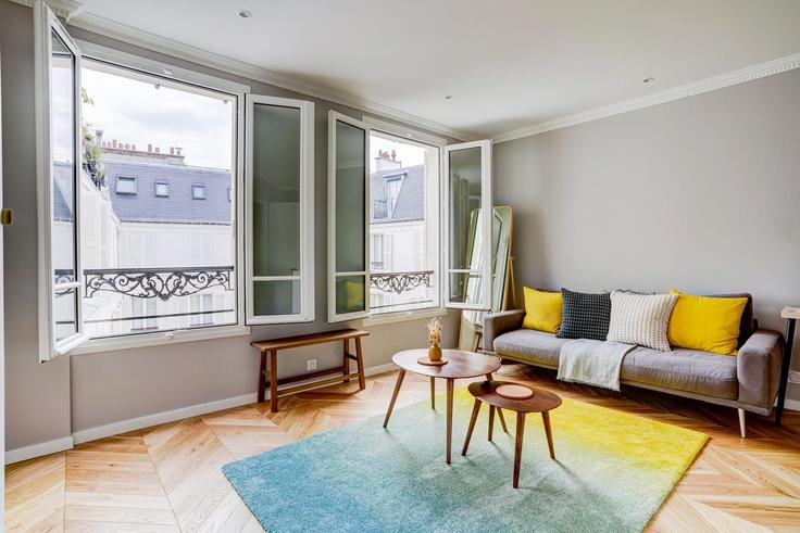 Elegante sala de estar con mobiliario moderno en un apartamento en Building Rue du Cherche-Midi - oasis - 1259414 - PAR en 6th arrondissement, Paris Elegante sala de estar con mobiliario moderno en un apartamento en Building Rue du Cherche-Midi - oasis - 1259414 - PAR en 6th arrondissement, Paris