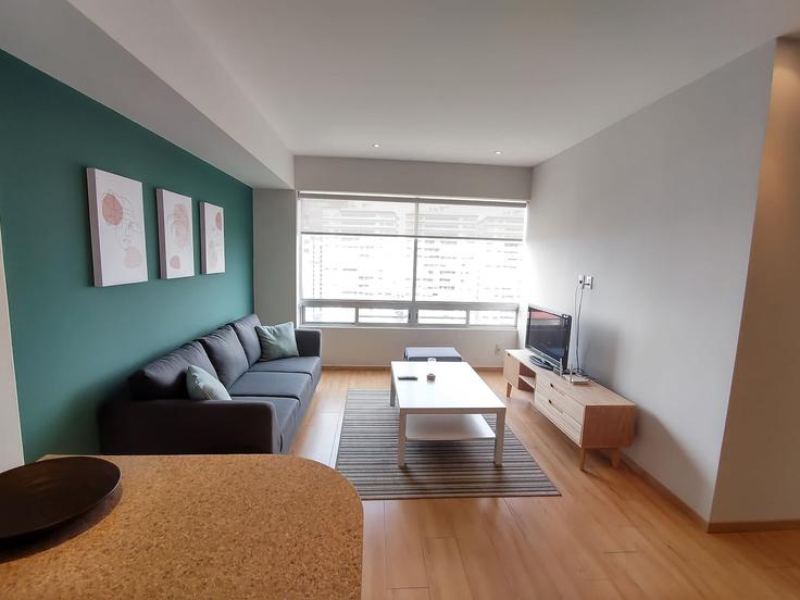 Elegante sala de estar con mobiliario moderno en un apartamento en Building Carretera México - Toluca - oasis - 1378830 en Mexico City, Mexico City