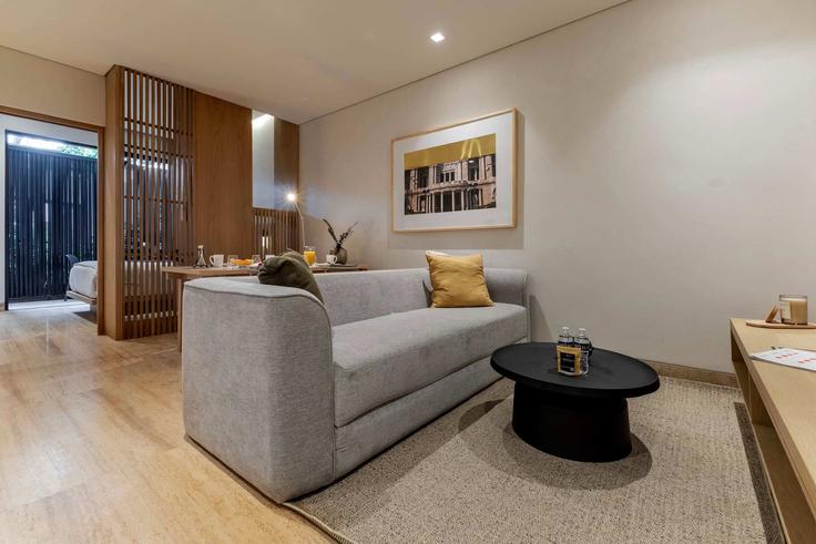 Elegant gestaltetes Wohnzimmer mit moderner Einrichtung in einer Wohnung im Building Calle Calderón de la Barca - oasis - 1378817 in Mexico City, Mexico City Elegant gestaltetes Wohnzimmer mit moderner Einrichtung in einer Wohnung im Building Calle Calderón de la Barca - oasis - 1378817 in Mexico City, Mexico City