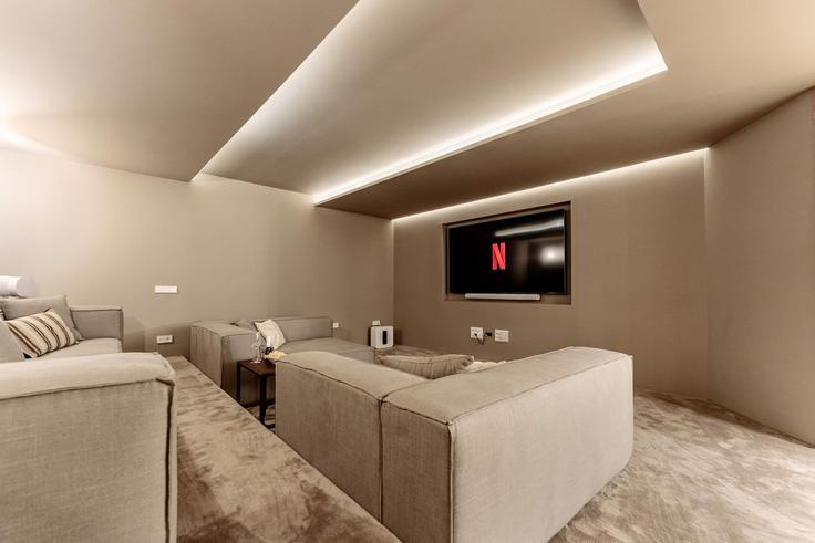 Elegante sala de estar con mobiliario moderno en un apartamento en Building Calle Arriate - oasiseurope - 1317446 en Estepona, Estepona Elegante sala de estar con mobiliario moderno en un apartamento en Building Calle Arriate - oasiseurope - 1317446 en Estepona, Estepona