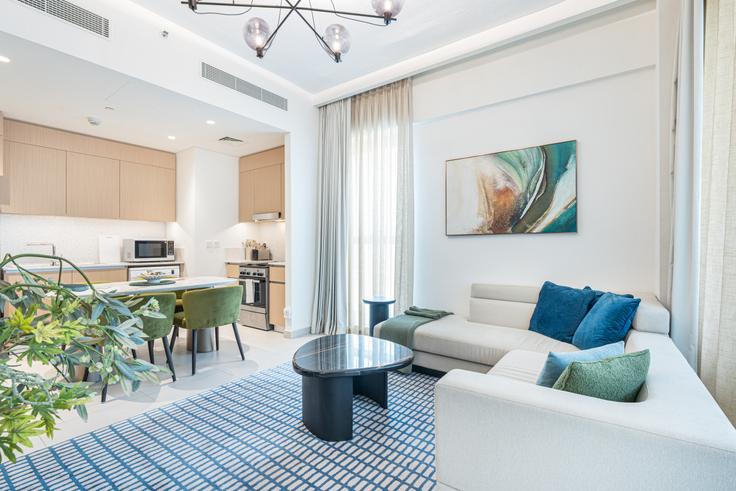 Elegant gestaltetes Wohnzimmer mit moderner Einrichtung in einer Wohnung im Building Tariaq Bedon Esm - ocleyhomes-hostaway - 1252644 in Ras Al Khor, Dubai