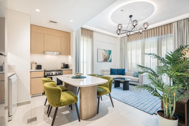 Elegante sala de estar con mobiliario moderno en un apartamento en Building Tariaq Bedon Esm - ocleyhomes-hostaway - 1252644 en Ras Al Khor, Dubai