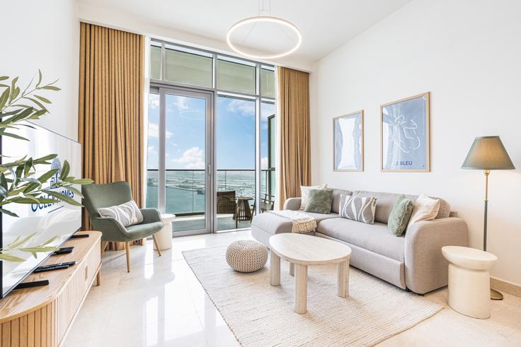 Salle de séjour élégante avec mobilier moderne dans un appartement à Building Tariaq Bedon Esm - ocleyhomes-hostaway - 1254966 à Dubai Maritime City, Dubai
