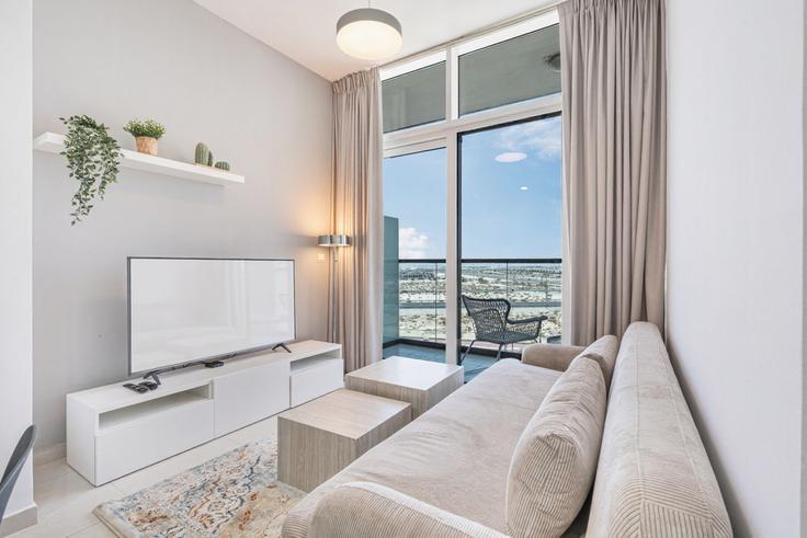 Elegant gestaltetes Wohnzimmer mit moderner Einrichtung in einer Wohnung im Building Tariaq Bedon Esm - ocleyhomes-hostaway - 1240238 - DXB in Dubai, Dubai