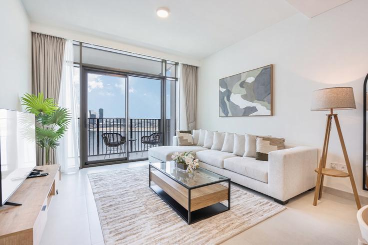 Elegante sala de estar con mobiliario moderno en un apartamento en Building Tariaq Bedon Esm - ocleyhomes-hostaway - 1224645 - DXB en Ras Al Khor, Dubai