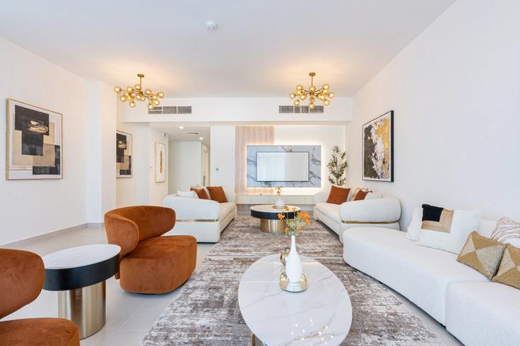 Salle de séjour élégante avec mobilier moderne dans un appartement à Building Tariaq Bedon Esm - ocleyhomes-hostaway - 1316308 à Dubai South Residential District, Dubai